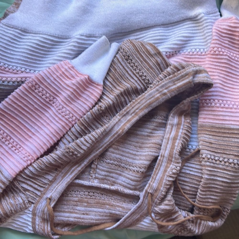 V-Neck Color Block Knit Sweater Medium - Picture 5 of 8